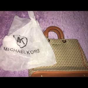 Michael Kors bag brad new ! 💕💴